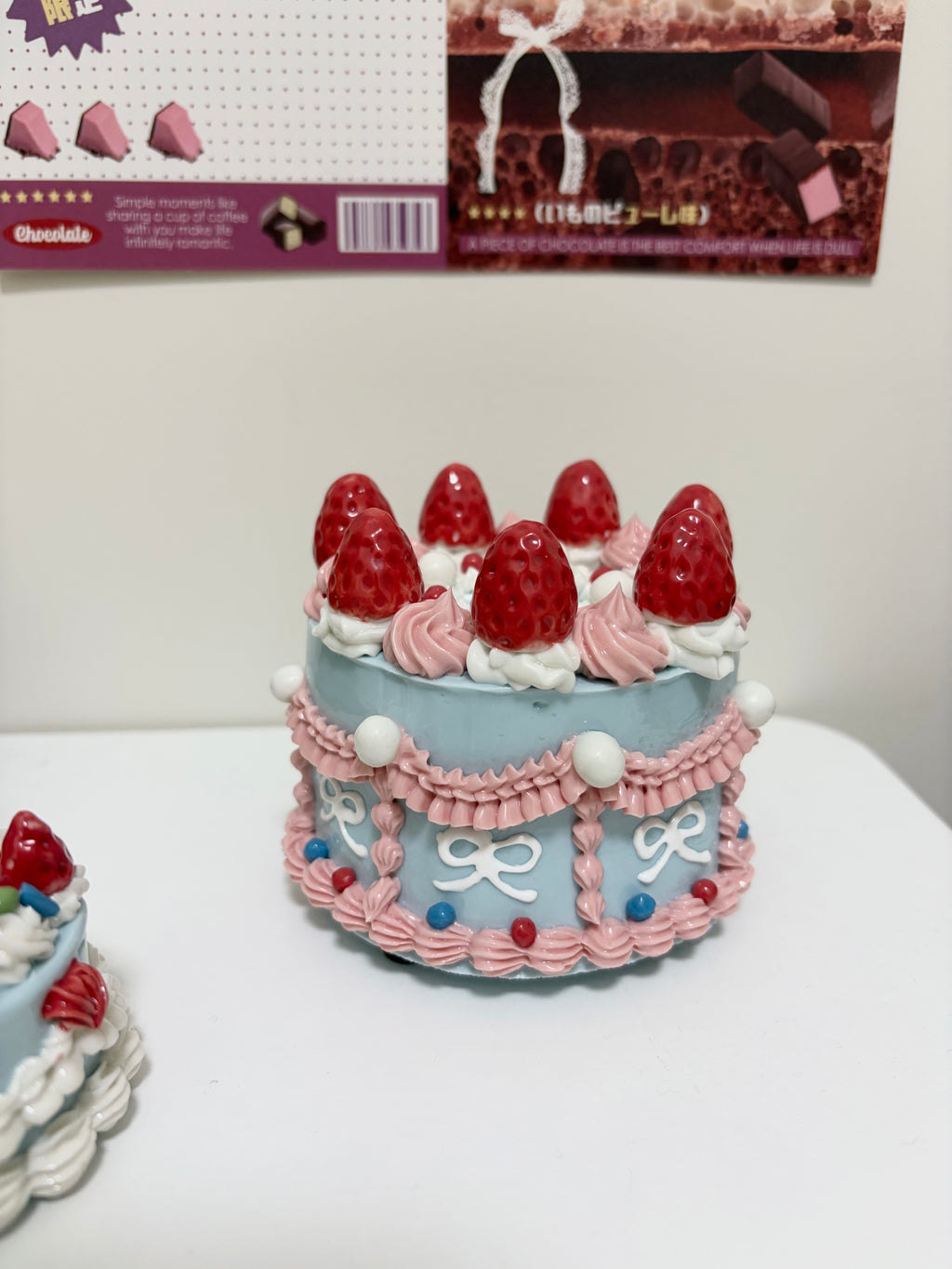 2.9-Inch Strawberry Blue Ceramic Cake