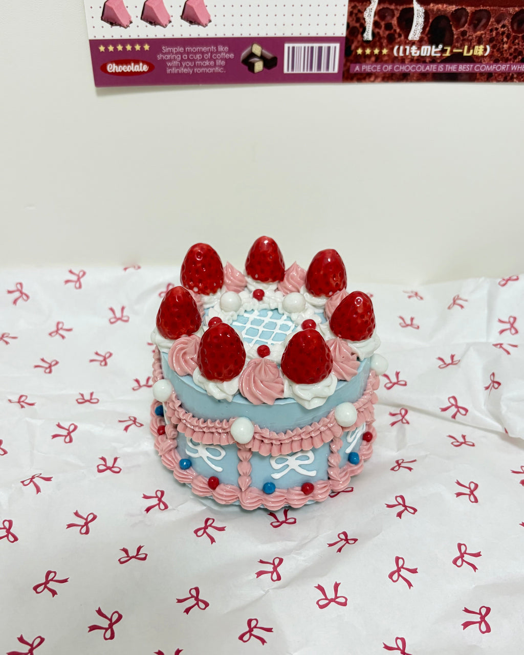 2.9-Inch Strawberry Blue Ceramic Cake