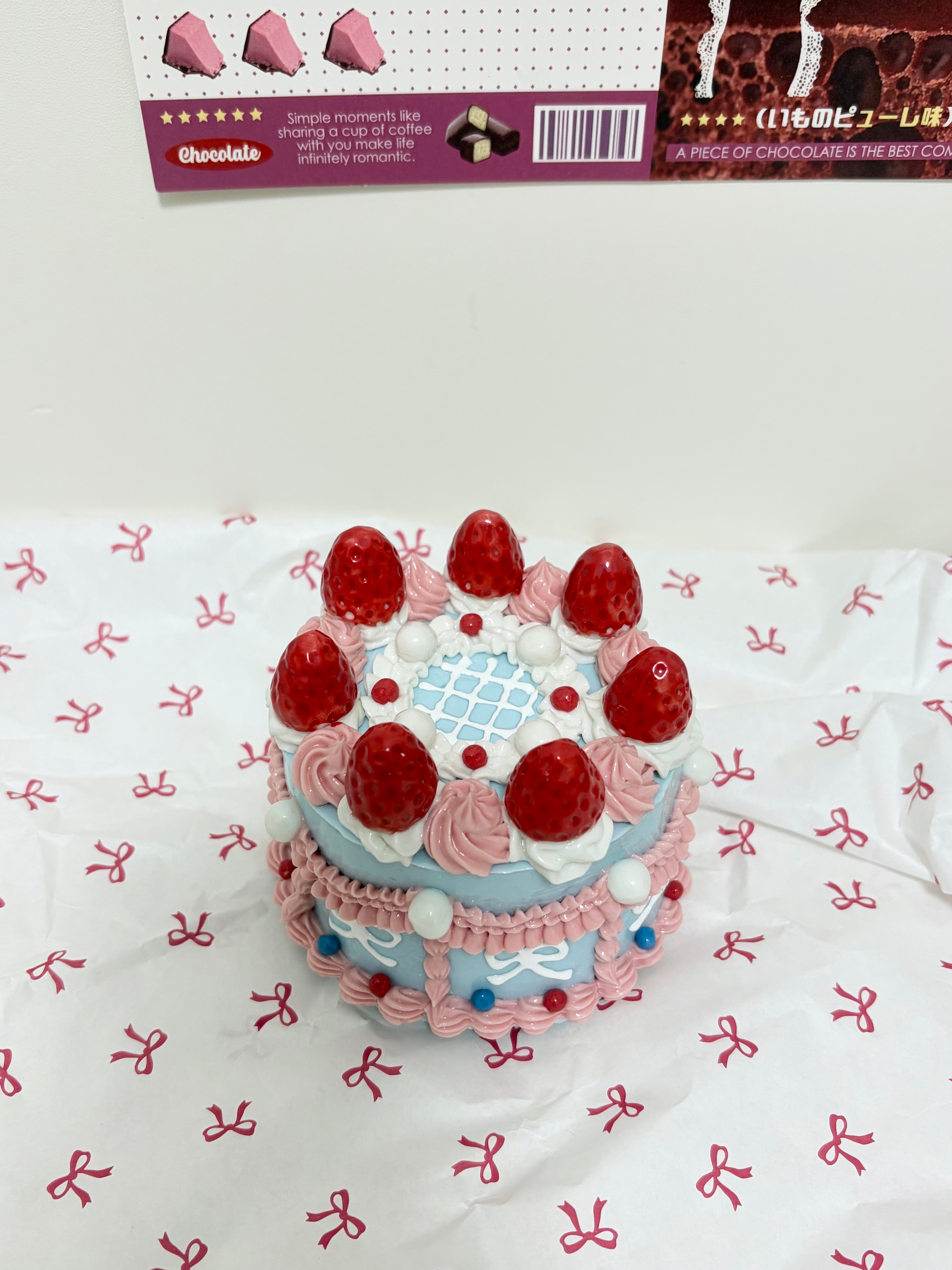 2.9-Inch Strawberry Blue Ceramic Cake