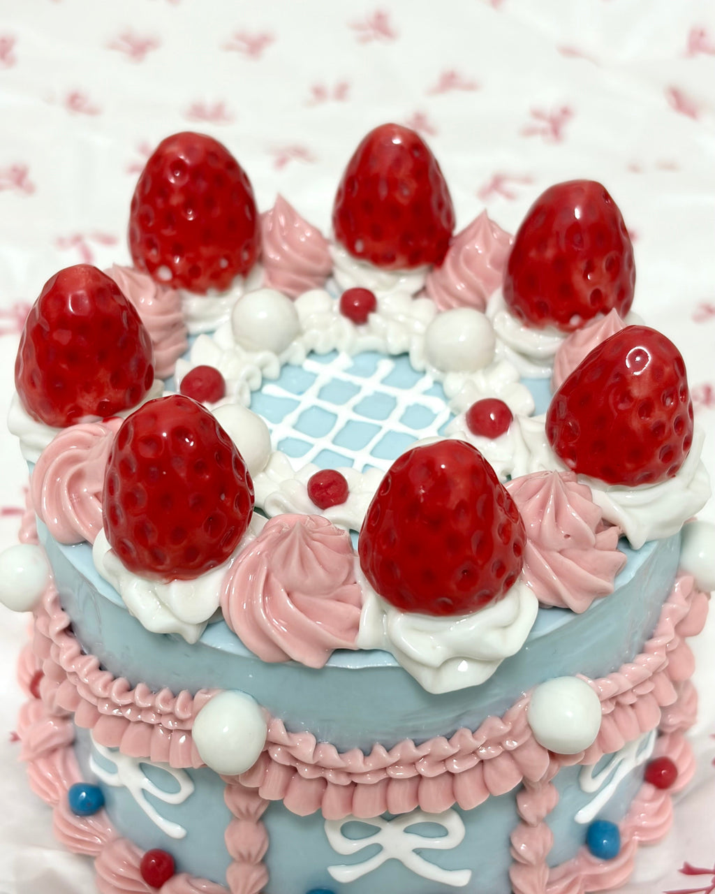 2.9-Inch Strawberry Blue Ceramic Cake