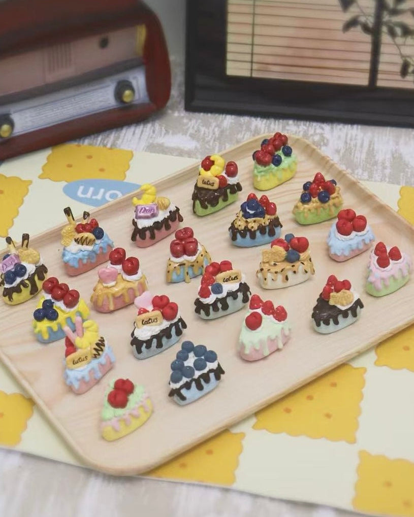 1.3–1.5 Inch Ceramic Slice Cake Blind Box